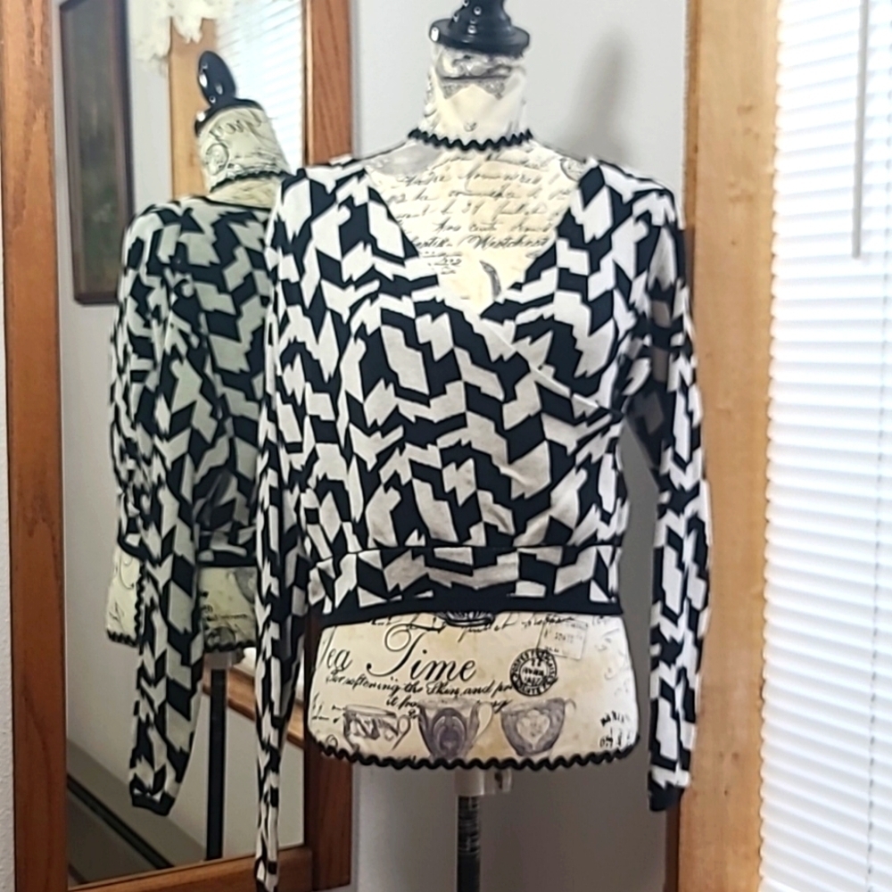 Future collective rap front cropped waist long sleave sweater